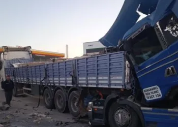 2 tırın kazası: 1’i ağır 4 yaralı