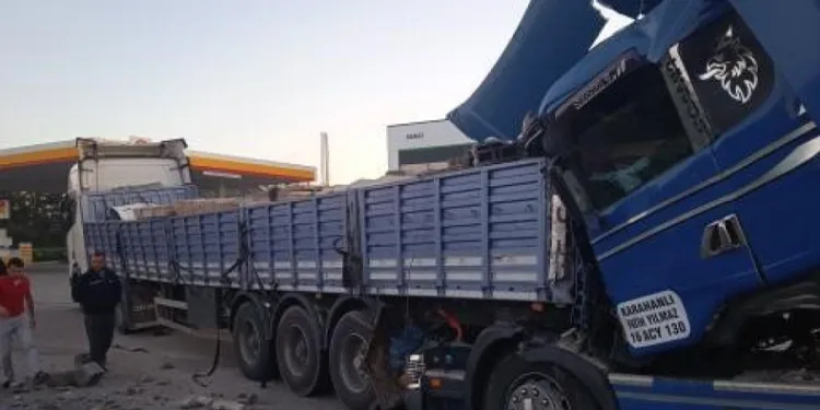 2 tırın kazası: 1’i ağır 4 yaralı