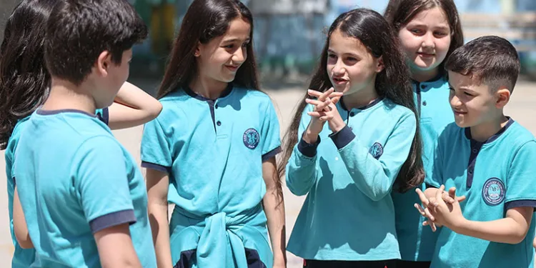 Arkadaşları için işaret dili öğrendiler