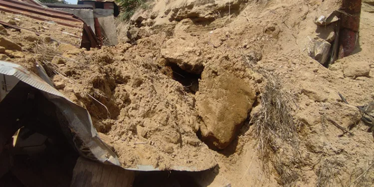 Heyelan komşulara korkulu dolu anlar yaşattı