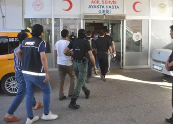 Cizre’de 22 adrese şafak operasyonu