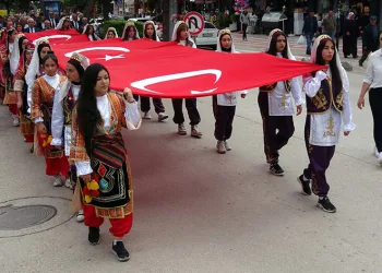 Yozgat’ta Halk Oyunları Şenliği düzenlendi