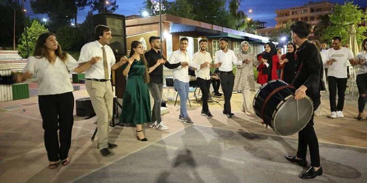 Üniversite adayları için moral gecesi