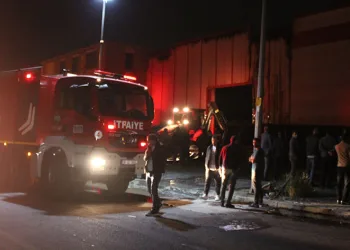 Çelik kapı fabrikasında korkutan yangın