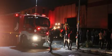 Çelik kapı fabrikasında korkutan yangın