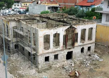 Tarihi yapı yeniden hayat buluyor