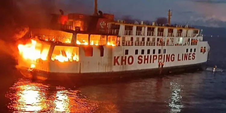 120 yolcunun bulunduğu feribotta yangın