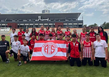 Antalyaspor atletleri fırtına gibi esti