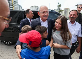 Kılıçdaroğlu, deprem bölgesini ziyaret etti