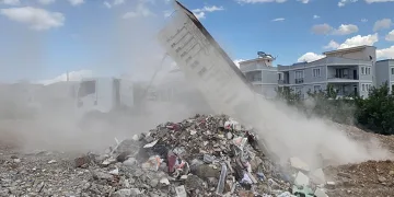 Mahalle sakinlerinin moloz ve çöp tepkisi