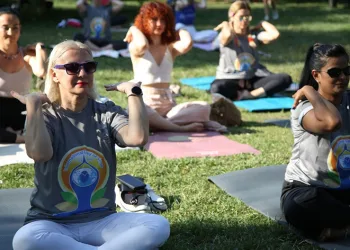 Yoga tutkunları Nilüfer’de buluştu