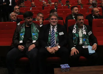 Kocaelispor’da gergin kongre