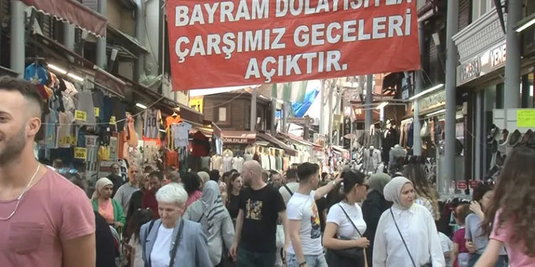 Bursa tarihi Kapalı Çarşı’da bayram yoğunluğu başladı