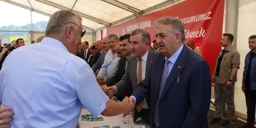 Bakan Aşkın bayramlaşma törenine katıldı