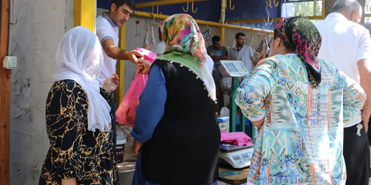 Yüzlerce aileye kurban eti ulaştırıldı