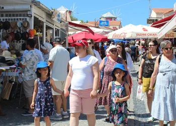 Alaçatı sokakları dolup taştı