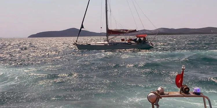 Göçmenler turist gibi kaçmaya çalıştı