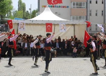 Bir yıllık emeklerini sergilediler
