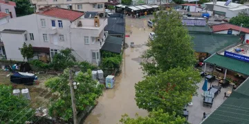 Tatil beldesi sular altında kaldı