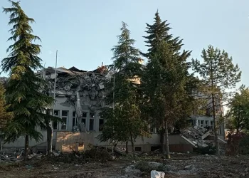 Hasar alan hükümet konağı yıkıldı