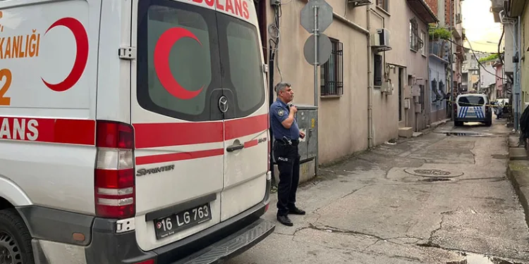 Bursa’da cezaevinden çıkan kişi ailesini bıçakladı