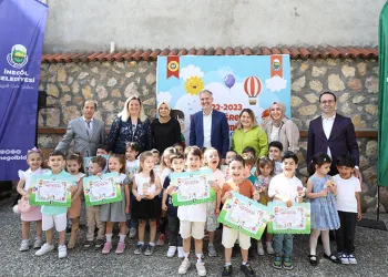 Beşinci mevsimin minikleri karnelerini aldı
