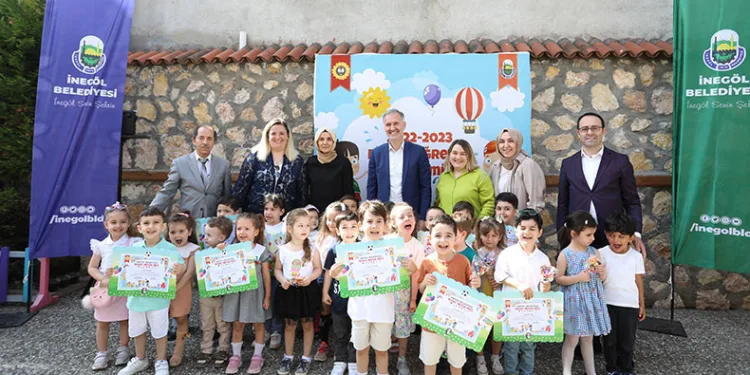 Beşinci mevsimin minikleri karnelerini aldı