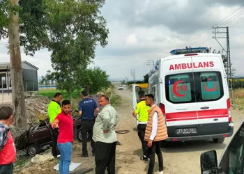 Kontrolden çıkan otomobil sulama kanalına uçtu
