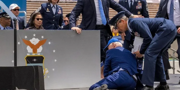 ABD Başkanı Biden yine düştü