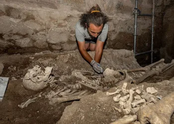 Tarihi İznik surlarında ‘mezarlık’ gizemi