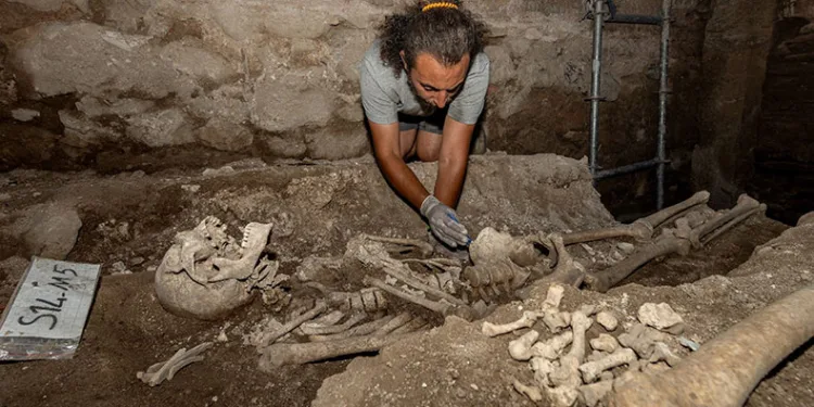 Tarihi İznik surlarında ‘mezarlık’ gizemi