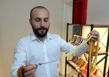 Depremde ilk işi milyonluk tesbihlerini kurtarmak oldu