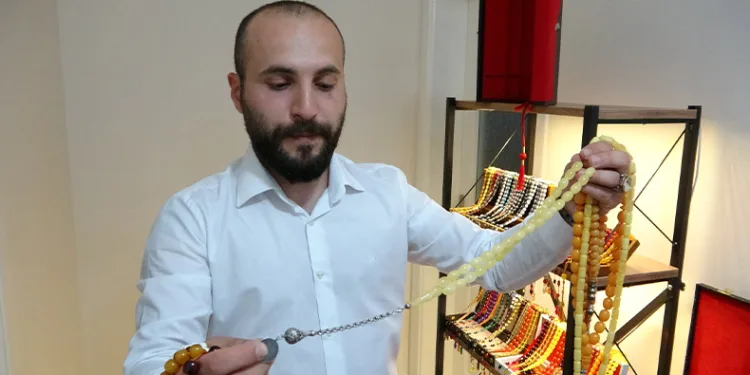 Depremde ilk işi milyonluk tesbihlerini kurtarmak oldu