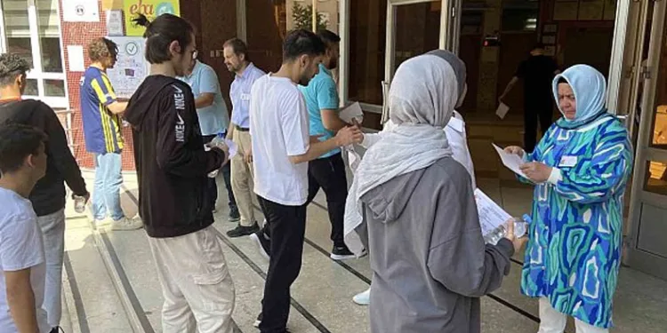 Deprem bölgesinde YKS heyecanı