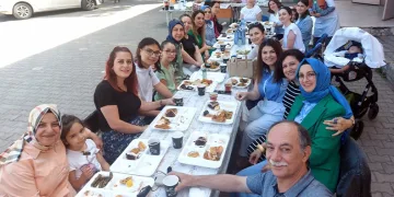 Öğrenciler mezun öğretmenler emekli oldu
