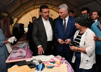 Bakan Bolat konteyner kenti ziyareti