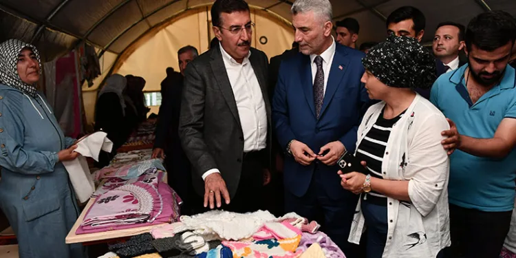 Bakan Bolat konteyner kenti ziyareti