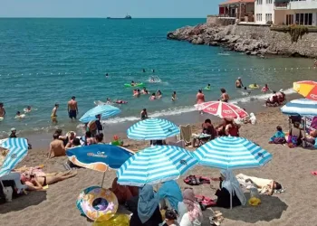 Bayramı denize girerek geçirdiler