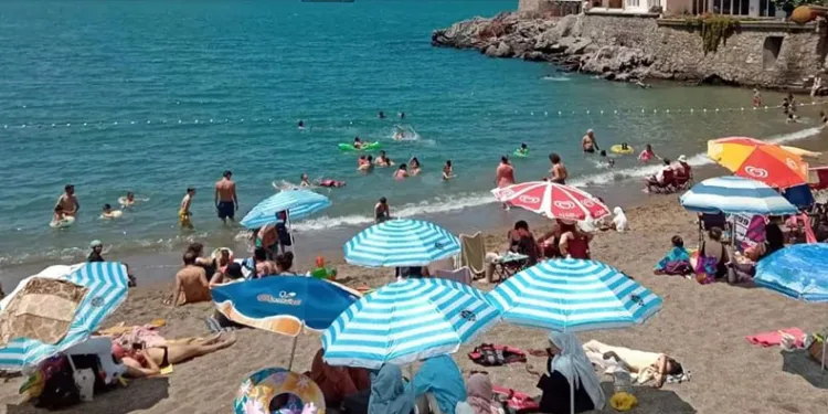 Bayramı denize girerek geçirdiler