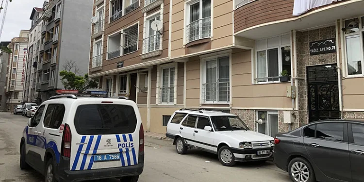 Bursa’da bir çocuk 5. kattan otomobilin üzerine düştü