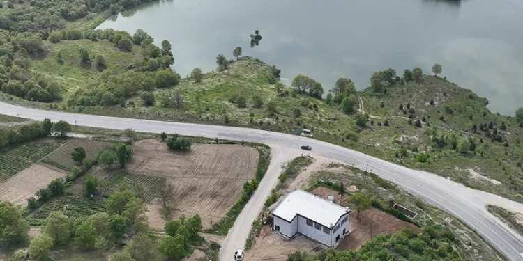 Büyükorhan’a göl manzaralı sosyal tesis