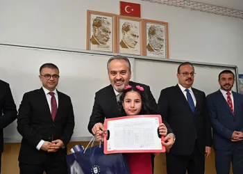 Depremzede öğrencilerin takdir başarısı