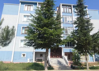 2. kattan düşen çocuk ağır yaralandı