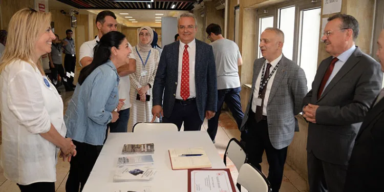 Ziyaretçilere tütün ürünlerinin zararları anlatıldı