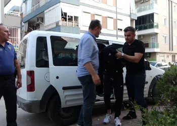 Eşini sopayla darbederek öldüren koca tutuklandı