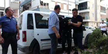 Eşini sopayla darbederek öldüren koca tutuklandı