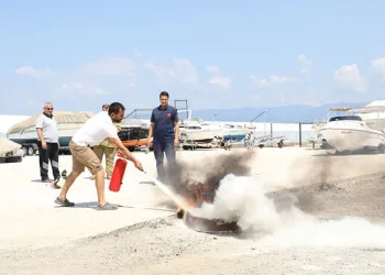 Burhaniye marinada yangın tatbikatı