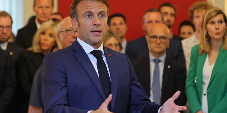 Macron’dan saldırıya uğrayan çocuklara ziyaret