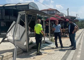 50 metre savrulup ünlü sanatçının evine daldı