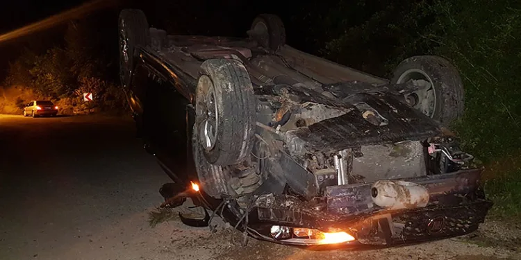 Ters dönen otomobilin sürücüsü yaralandı